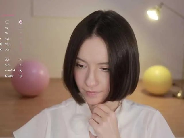 Freechat -FemaleEssence- on BongaCams