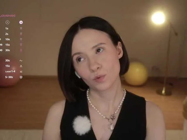 Freechat -FemaleEssence- on BongaCams