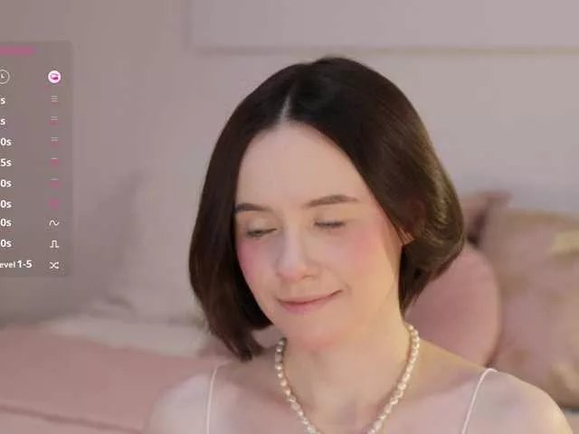 Freechat -FemaleEssence- on BongaCams