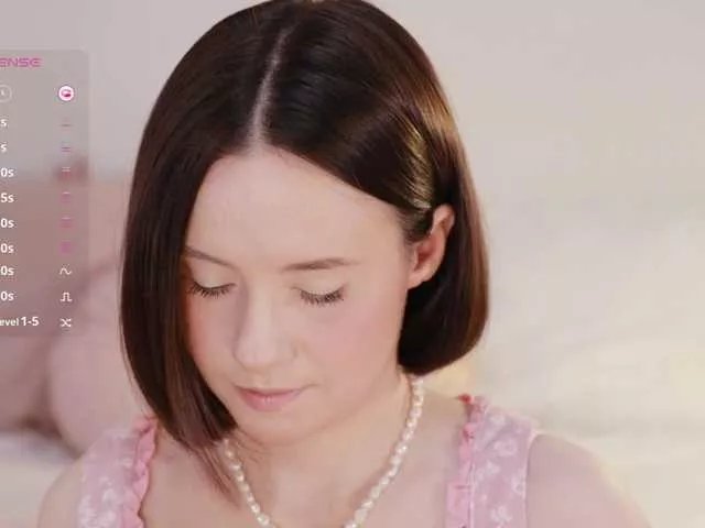 Freechat -FemaleEssence- on BongaCams