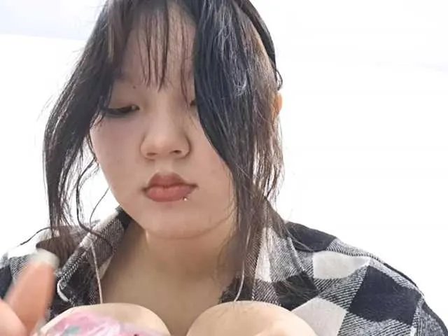 Freechat AdelaKessner on BongaCams