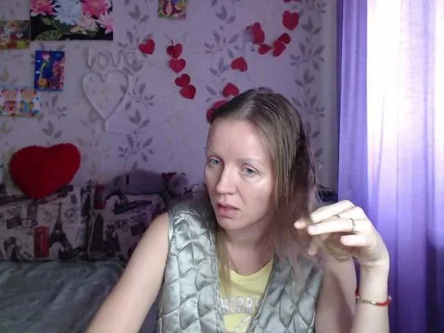 Freechat Alenushka888 on BongaCams