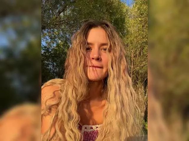 Offline babegirl on BongaCams