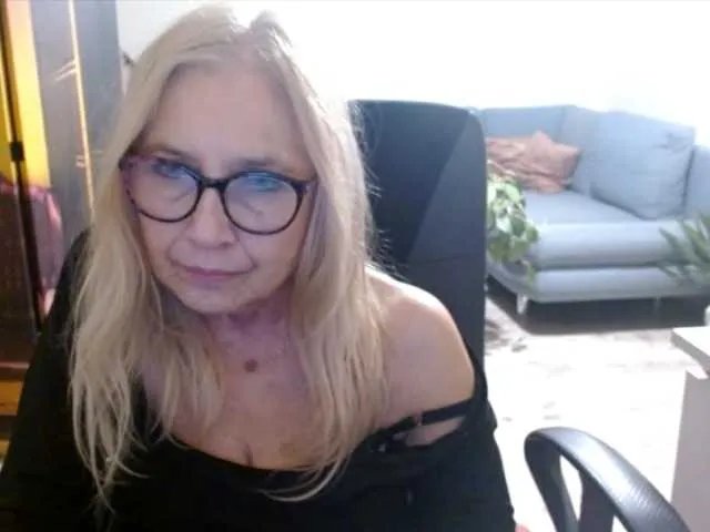 Offline BlondeSofia on BongaCams