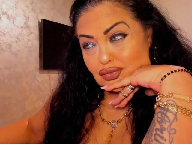 Offline brendaxxx1 on BongaCams