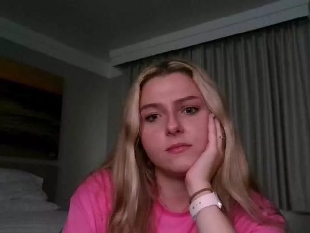 Offline BritneyBlond on BongaCams