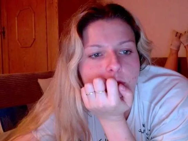 Offline BritneyBlond on BongaCams