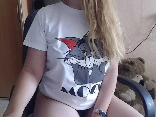 Offline Camomila1211 on BongaCams