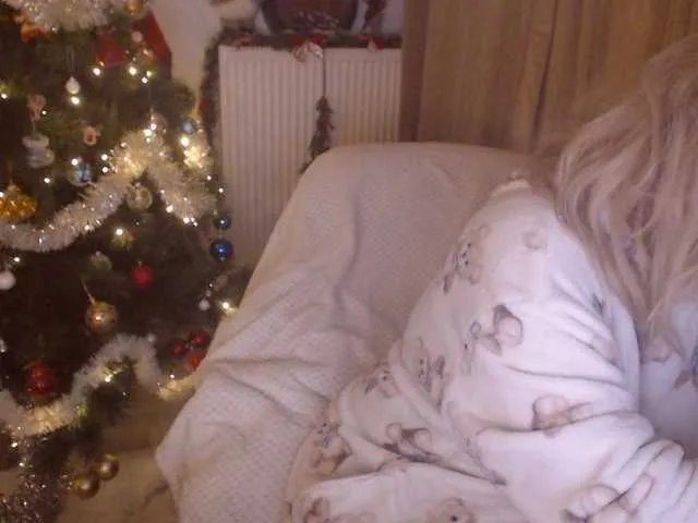 Offline DivineBlond on BongaCams