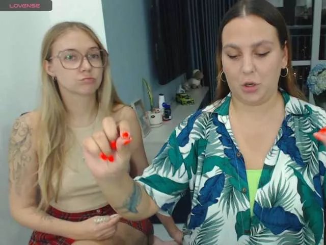 Offline dreamteamgirls on BongaCams