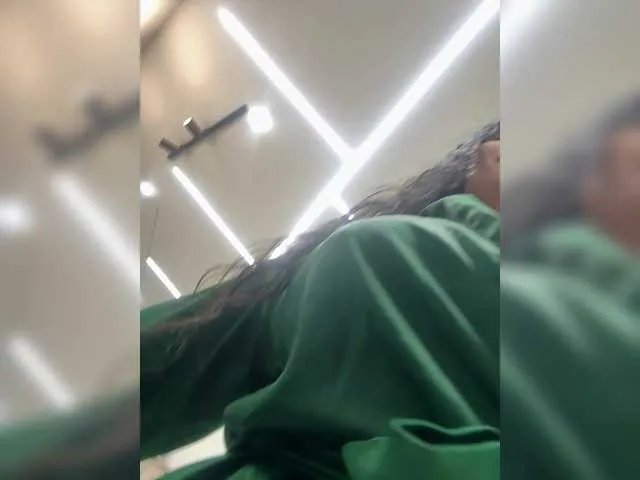 Freechat EllaThorne on BongaCams