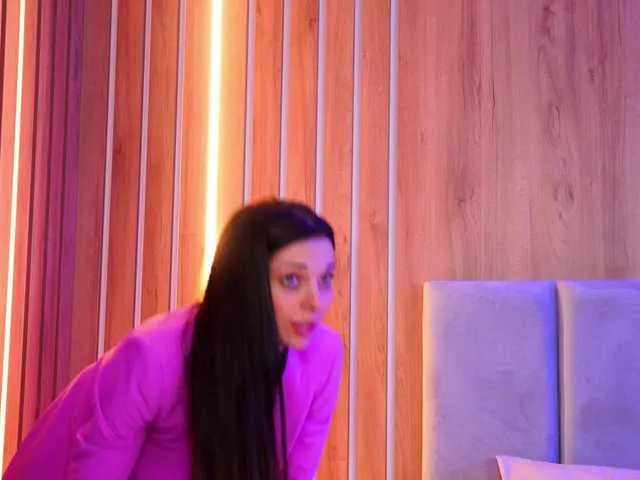 Offline EllyLynn on BongaCams