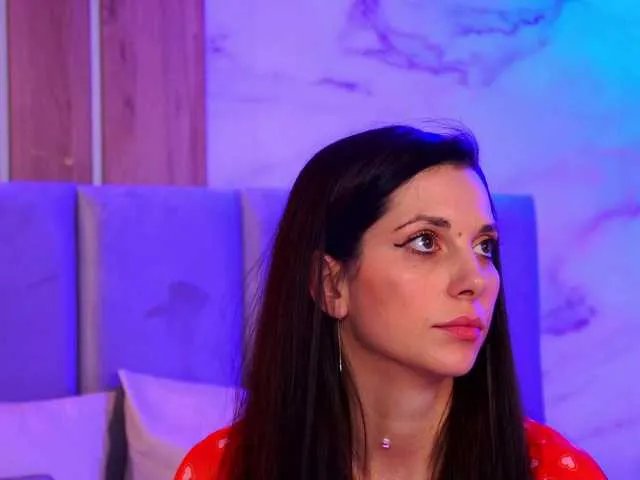 Offline EllyLynn on BongaCams