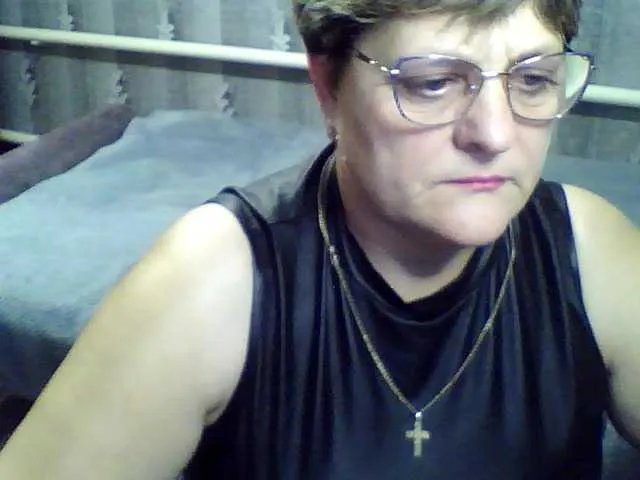 Offline ElzaJewel on BongaCams