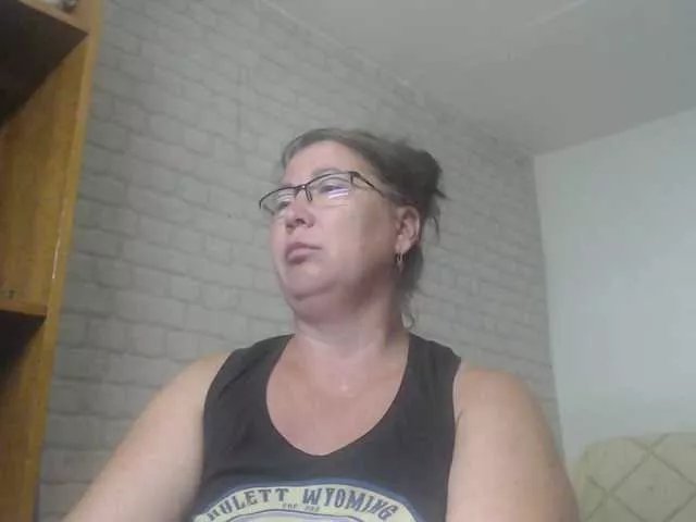 Offline emmasquirt69 on BongaCams