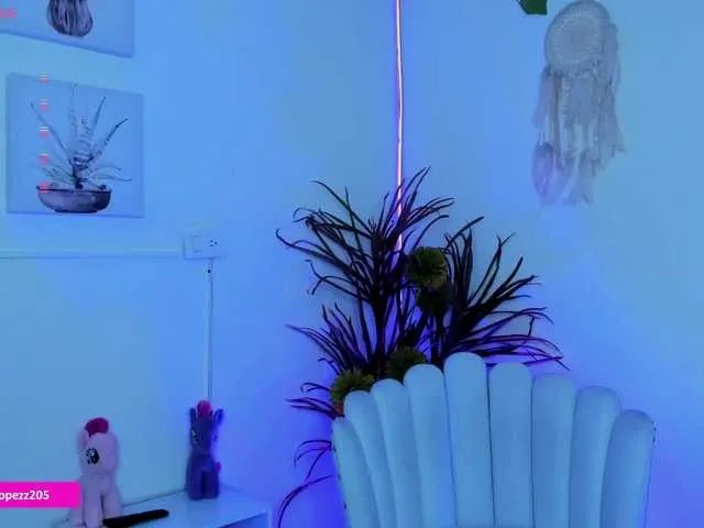 Offline Emylopez on BongaCams