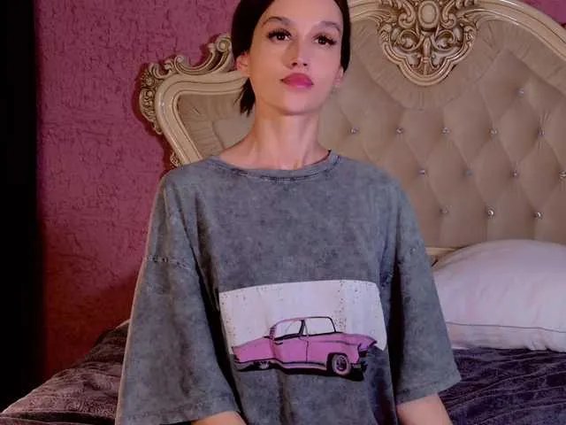 Offline enchantressss on BongaCams