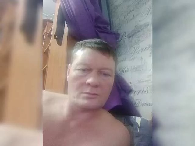 Offline Esenia79 on BongaCams