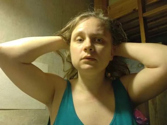 Offline esterjohns on BongaCams