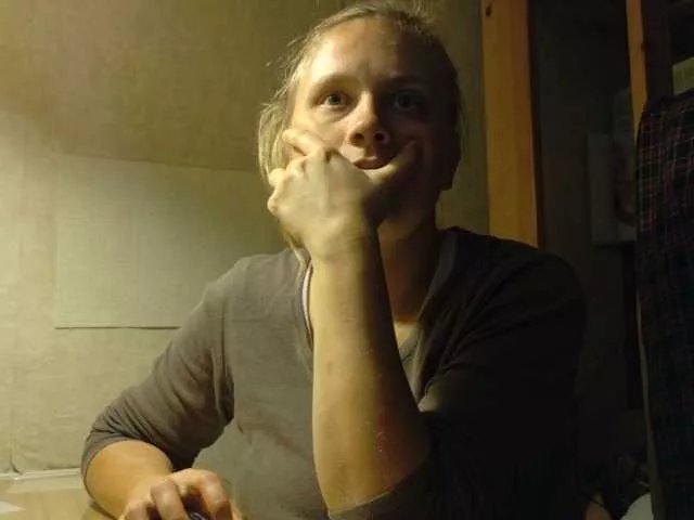 Offline esterjohns on BongaCams