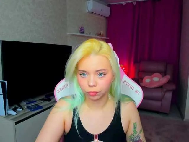 Offline FunnyVibe on BongaCams