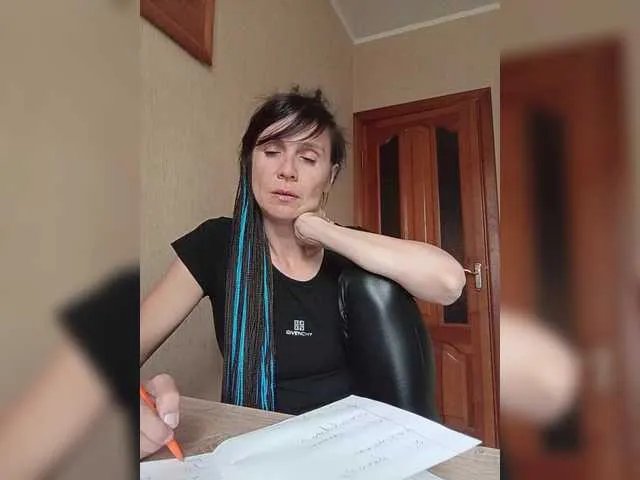 Offline Hellenalonenochka on BongaCams