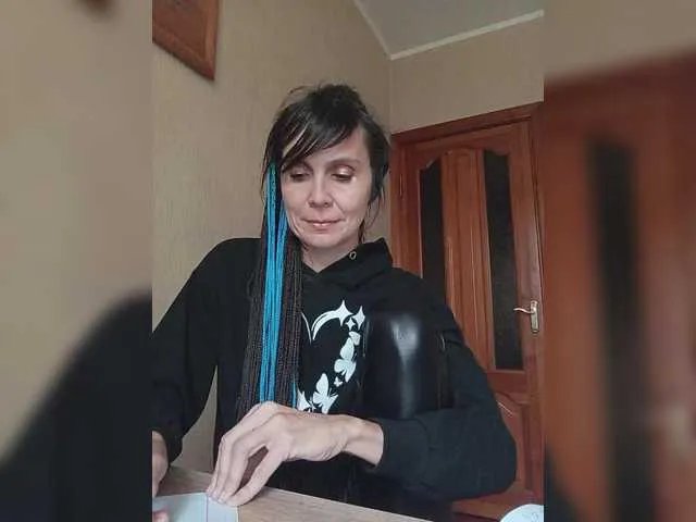 Offline Hellenalonenochka on BongaCams