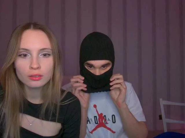 Offline hollyJoys on BongaCams