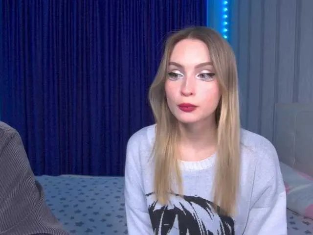 Offline hollyJoys on BongaCams