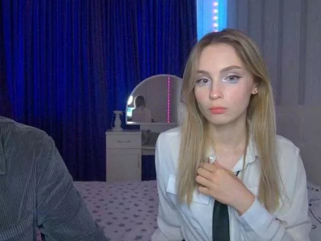 Offline hollyJoys on BongaCams