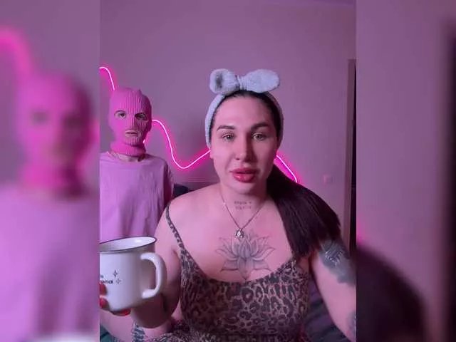 Offline HoneyVenoom on BongaCams