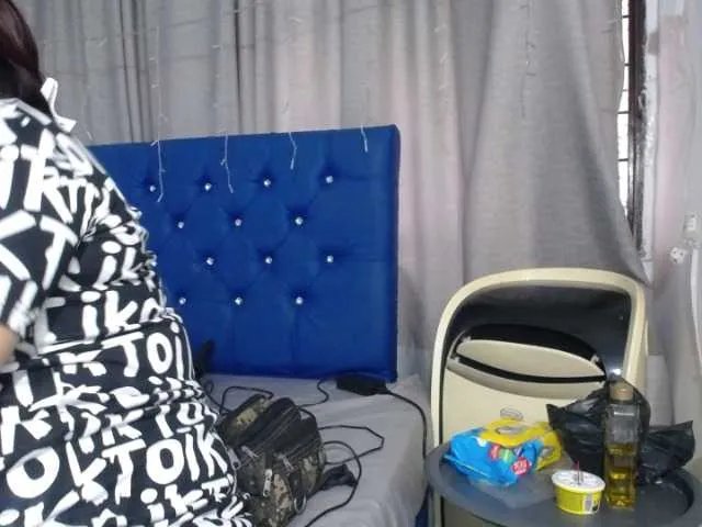 Freechat horny-cougar on BongaCams