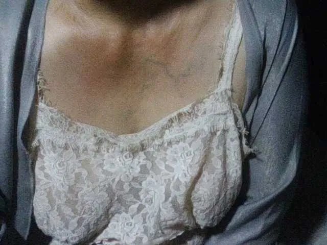 Offline HotSqrt4u on BongaCams