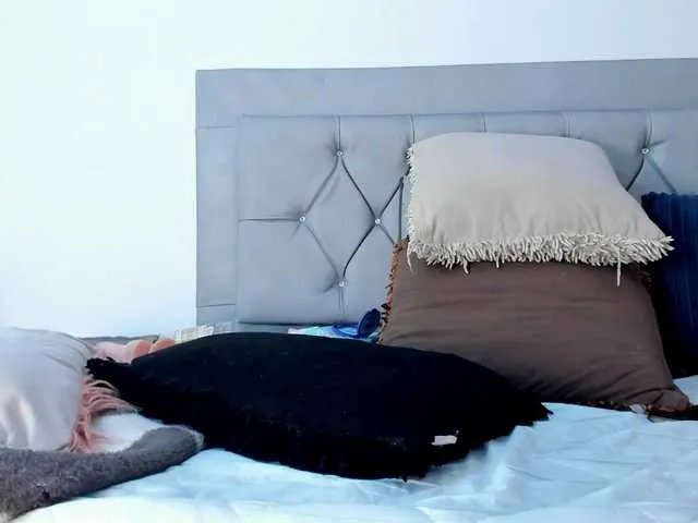 Offline IdalyJohnson on BongaCams