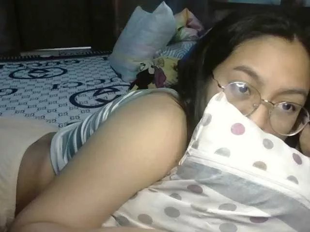 Offline Introvertshytype2011 on BongaCams