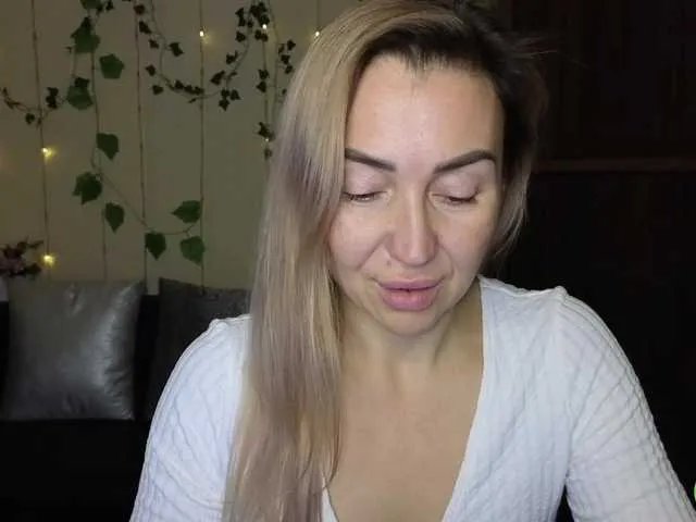 Offline Jullyblondkiss on BongaCams