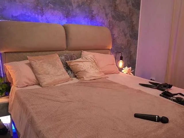 Offline KiraRoxx on BongaCams