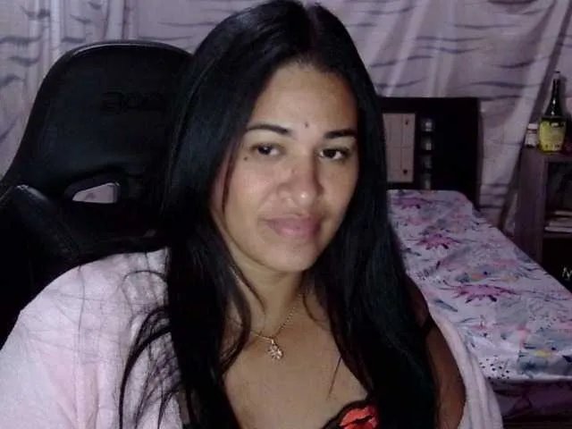Offline Letty33 on BongaCams