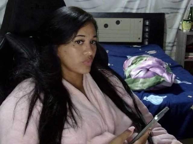 Offline Letty33 on BongaCams