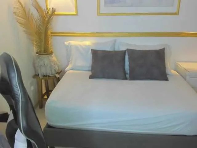 Freechat lia-sexx19 on BongaCams