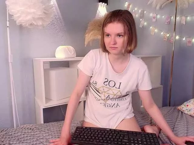Offline LilianSlow on BongaCams
