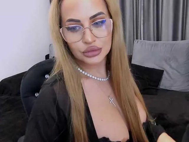 Freechat lovelyblondyx on BongaCams