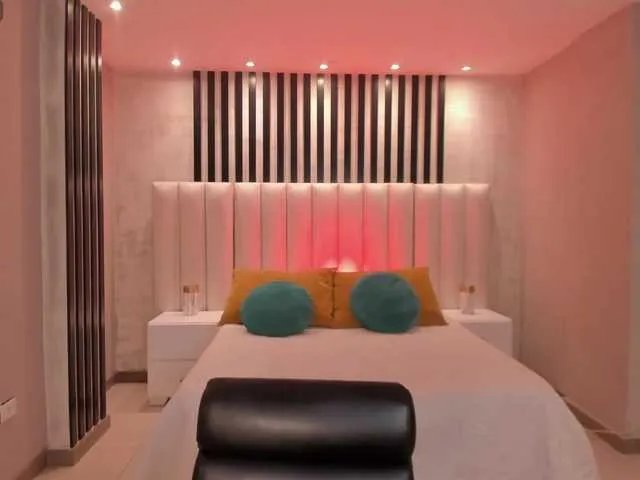 Offline LucyWeiss on BongaCams