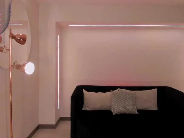 Offline LucyWeiss on BongaCams