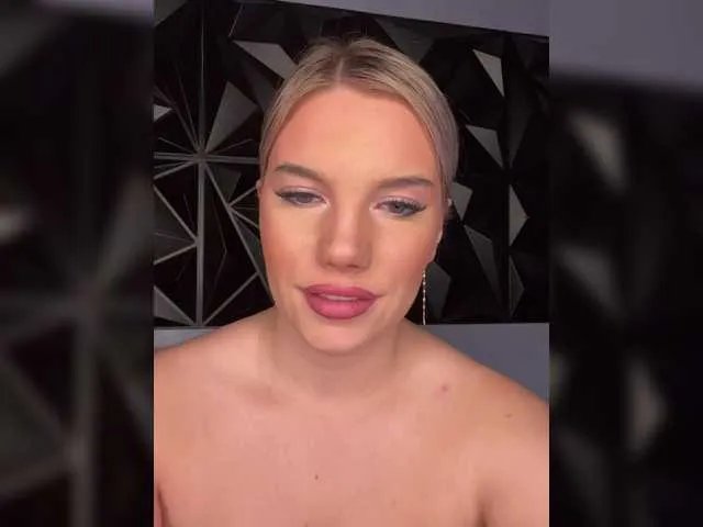 Offline LYLAtop on BongaCams