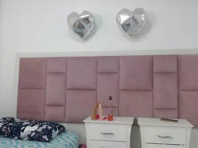 Offline Michaelandscarlett11 on BongaCams