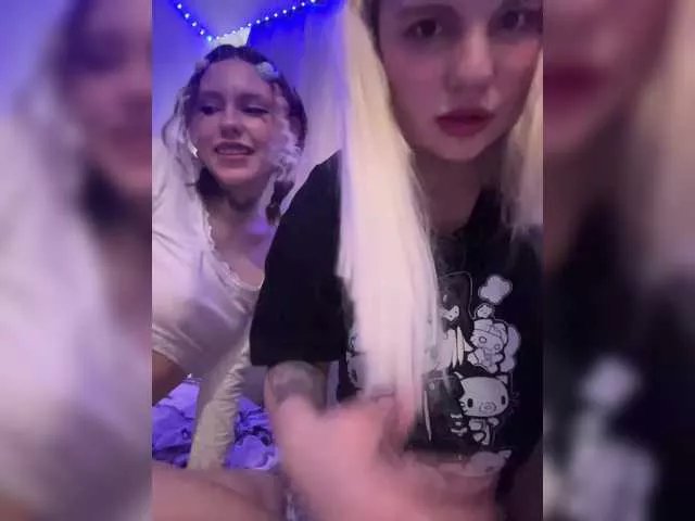 Offline Molly-and-Ewa on BongaCams