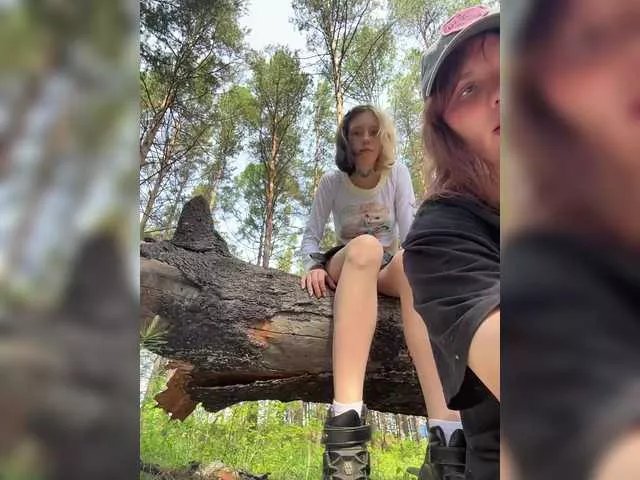 Offline Molly-and-Ewa on BongaCams