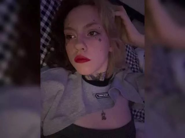 Offline Molly-and-Ewa on BongaCams