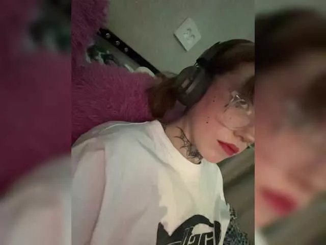 Offline Molly-and-Ewa on BongaCams